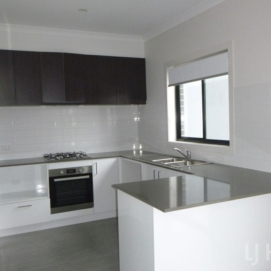 Three Bedroom Ensuite Terrace House in Googong - Photo 1