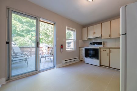 For Lease - 326 Monarch Park Avenue, Toronto, Ontario - Photo 5