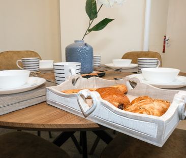 1 Bed Flat, Regent House, BN1 - Photo 3