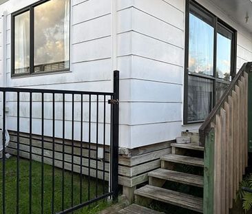 Charming 2BR Home in Pomare! - Photo 1
