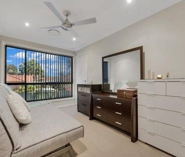 Stylish 3 Bedroom Townhouse in Glenmore Park - Photo 4