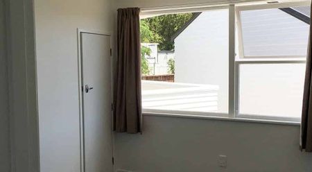 Charming 4BR Home in Birkdale - Photo 2