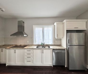 For Lease - 1013 Gorham Street Unit# Coach, Newmarket, Ontario - Photo 2