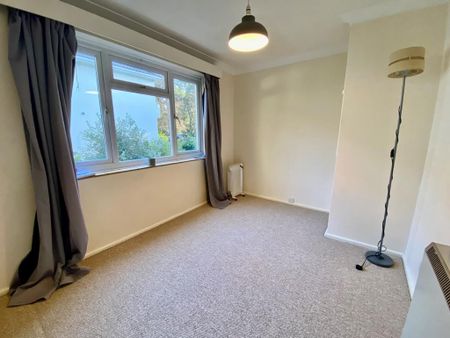 Bournemouth Albemarle Court 22 Manor Road, BH1, Dorset - Photo 3