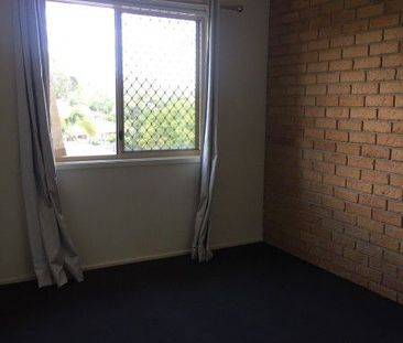 THREE BEDROOMS TOWNHOUSE WITH NEW AIR CONDITION - Photo 6