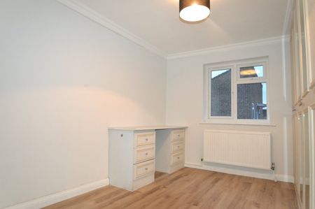 Rochfords Gardens, Slough, Berkshire,SL2 - Photo 3