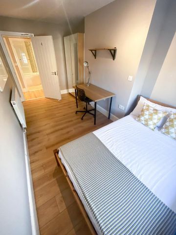 7 bedroom flat to rent - Photo 3