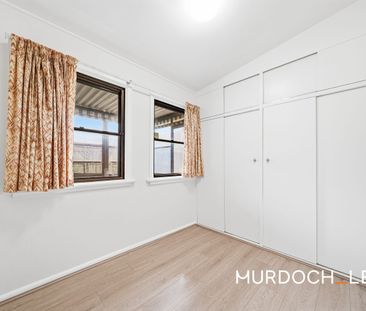 Refurbished 3 bedroom house in convenient location - Photo 1