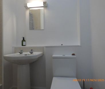 1 bedroom flat to rent - Photo 6