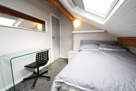 1 bedroom in a house share to rent - Photo 2