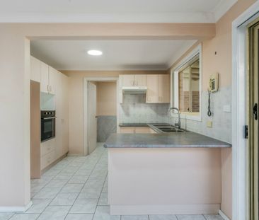 2/8 Owen Stanley Rd, Glenfield NSW - Photo 3