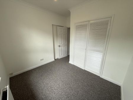 2 bedroom ground floor flat to rent - Photo 4