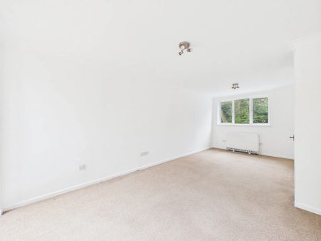 1 bed flat to rent in Branksome Wood Road, Bournemouth, BH4 - Photo 3