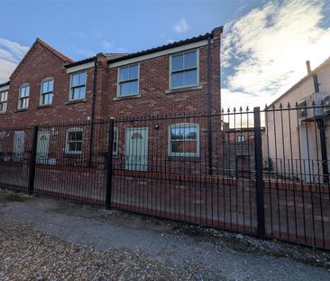 2 bedroom end of terrace house to rent - Photo 2