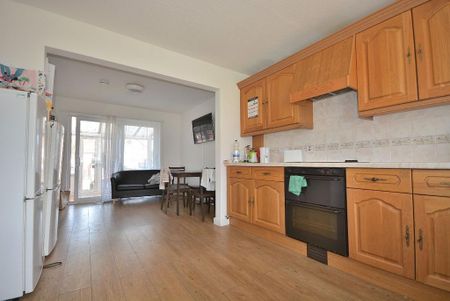 6 bedroom end of terrace house to rent - Photo 2