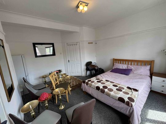 Newly Refurbished One Bed Flat to Let in HA5 £1500PCM - Photo 1