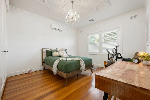 2 Bedroom + Study Top-Floor Art Deco Elegance in the Heart of St Kilda - Photo 1