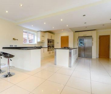 4 bedroom detached house to rent - Photo 4