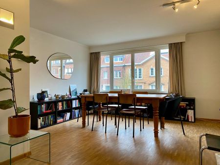 Hip appartement te huur met bergruimte en garage nabij het bruisende centrum - Photo 4