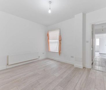 4 bedroom terraced house to rent - Photo 4