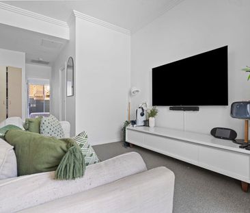 Low maintenance ground floor unit in great location - Photo 1