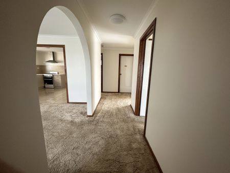 2 bedroom unit in the heart of Altona. - Photo 3