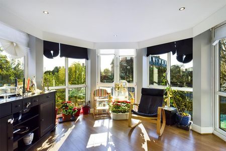 2 bedroom Flat To Let - Photo 3