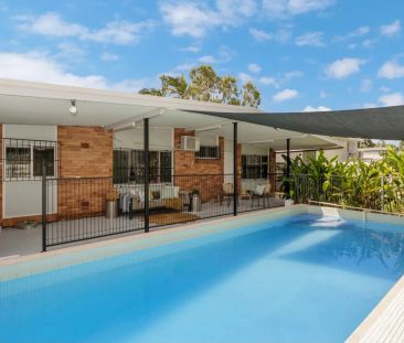 Unique Spacious Home with Pool - Photo 3