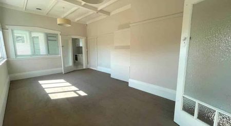 1920's Beauty! - Photo 5