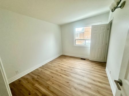 For Lease - 69 Roywood Drive Unit# Main, Toronto, Ontario - Photo 3