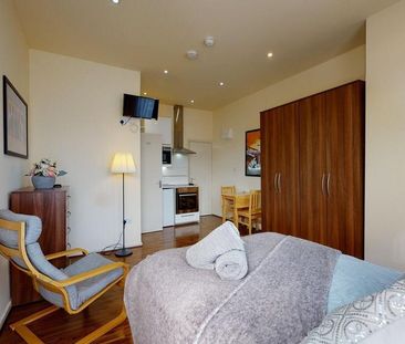 Studio to rent - Photo 1