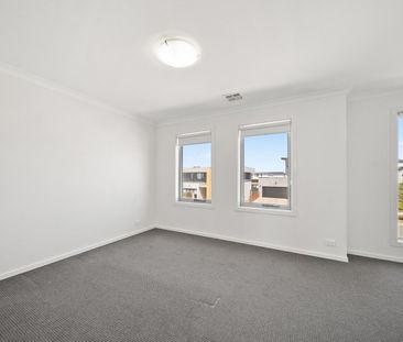 13 Sliprail Street, Lawson ACT 2617 - House For Rent | Domain - Photo 4