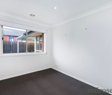 Spacious Family Home in a Great Location - Photo 5