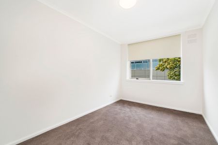 Spacious two bed! - Photo 2