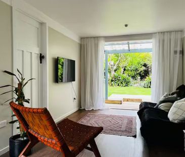 Cottage stylishly renovated large private garden - Photo 1