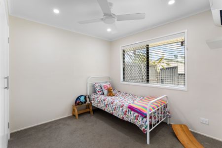 Modern Comfort and Privacy in Quiet Neighbourhood - Photo 2