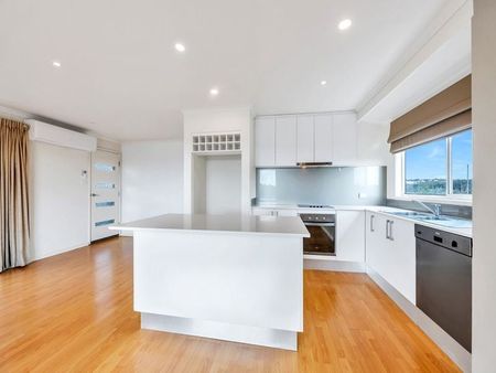 8A Albatross Av, Chiton SA 5211 - House For Rent | Domain - Photo 4