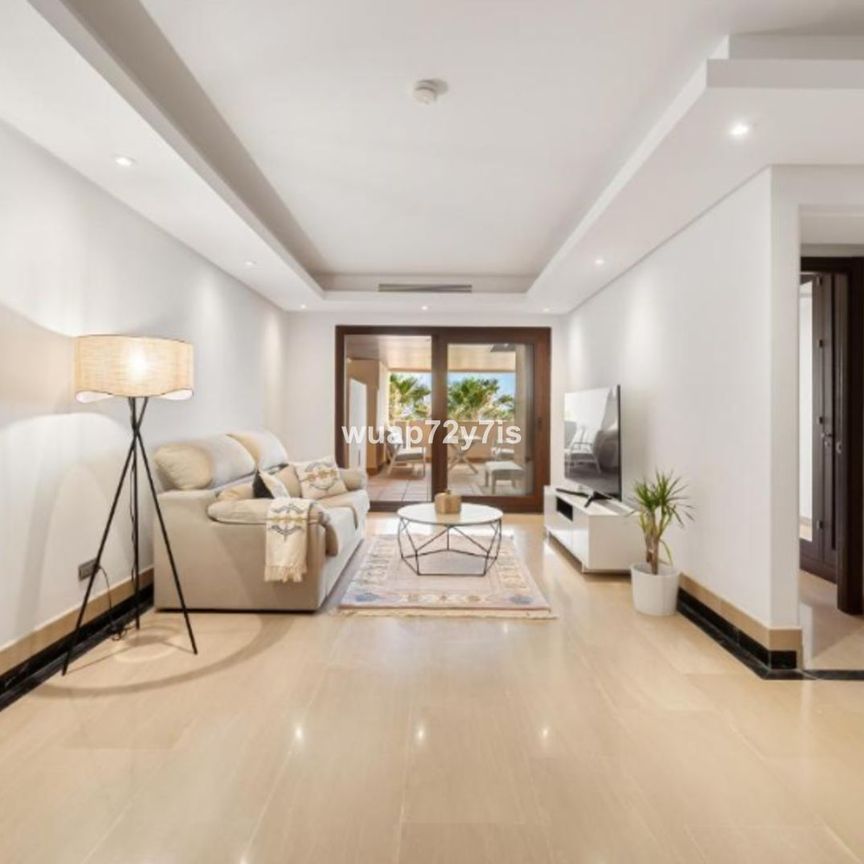 Middle Floor Apartment in Estepona - Photo 1