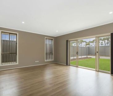 Stunning low maintenance home - Photo 3