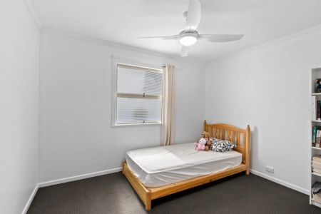 Renovated Haven in a Quiet Cul-de-sac - Photo 2