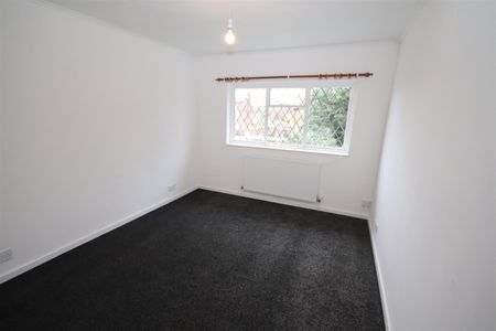 3 bedroom Semi-Detached House to let - Photo 4