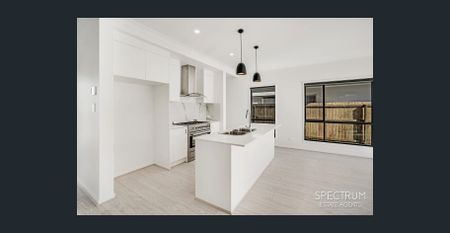 Style and Practicality - Photo 2