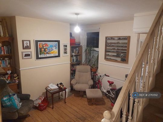 1 bedroom in a house share to rent - Photo 1