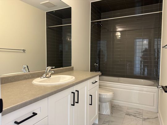 For Lease - 298 Forks Road, Welland, Ontario - Photo 1