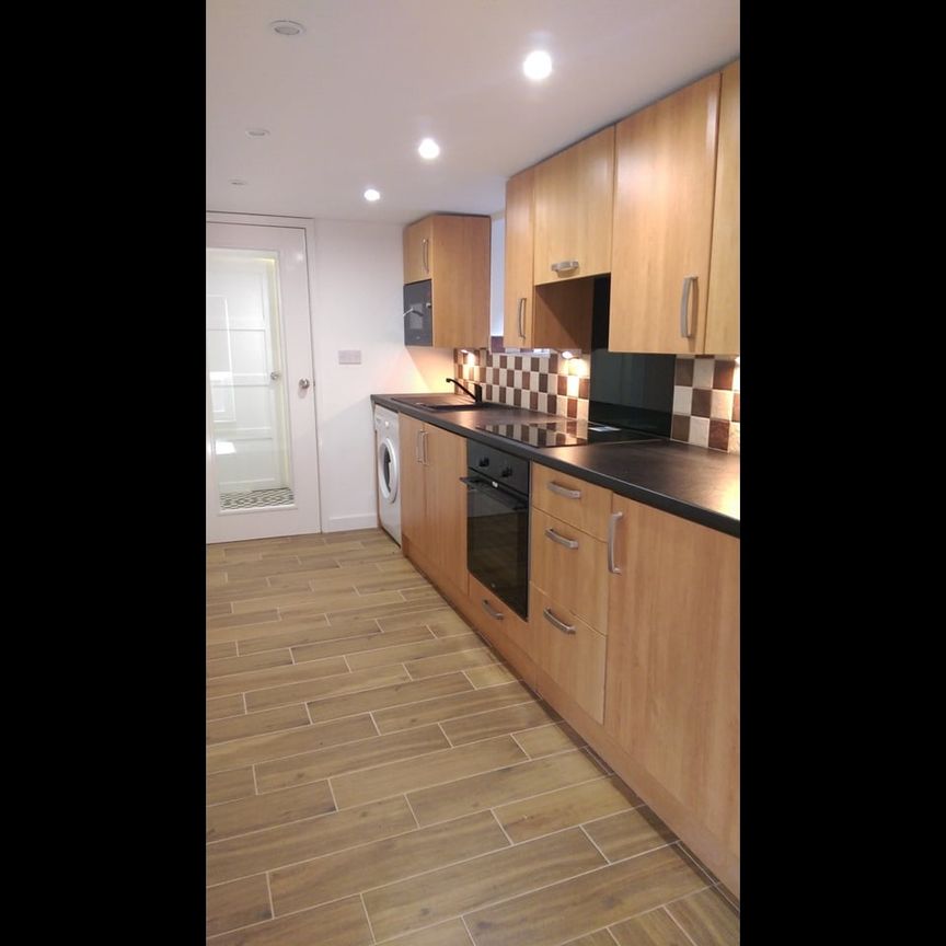 2 Bed Flat, Peckham Hill Street, SE15 - Photo 1