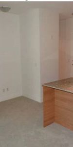 1bdr bright ground level apartment - Photo 3