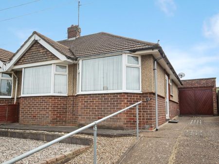2 bedroom bungalow to rent Fairway, Northampton, Northamptonshire, NN2 - Photo 5