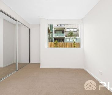 Modern Two Bedrooms Apartment In Prime Location Available For Lease!! - Photo 5