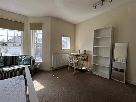 4 bedroom semi-detached house to rent - Photo 3