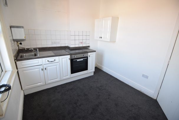 To Let 1 Bed Flat - Photo 1